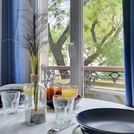 Comfort At Gare De L Est *